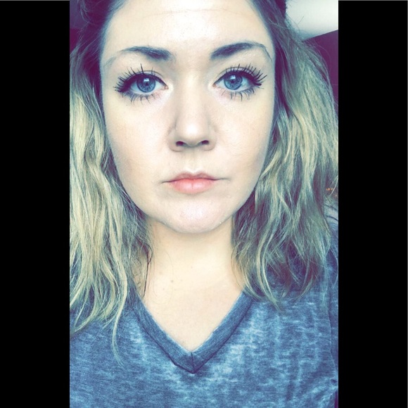 Meet your Posher, Lindsey - Picture 2 of 2